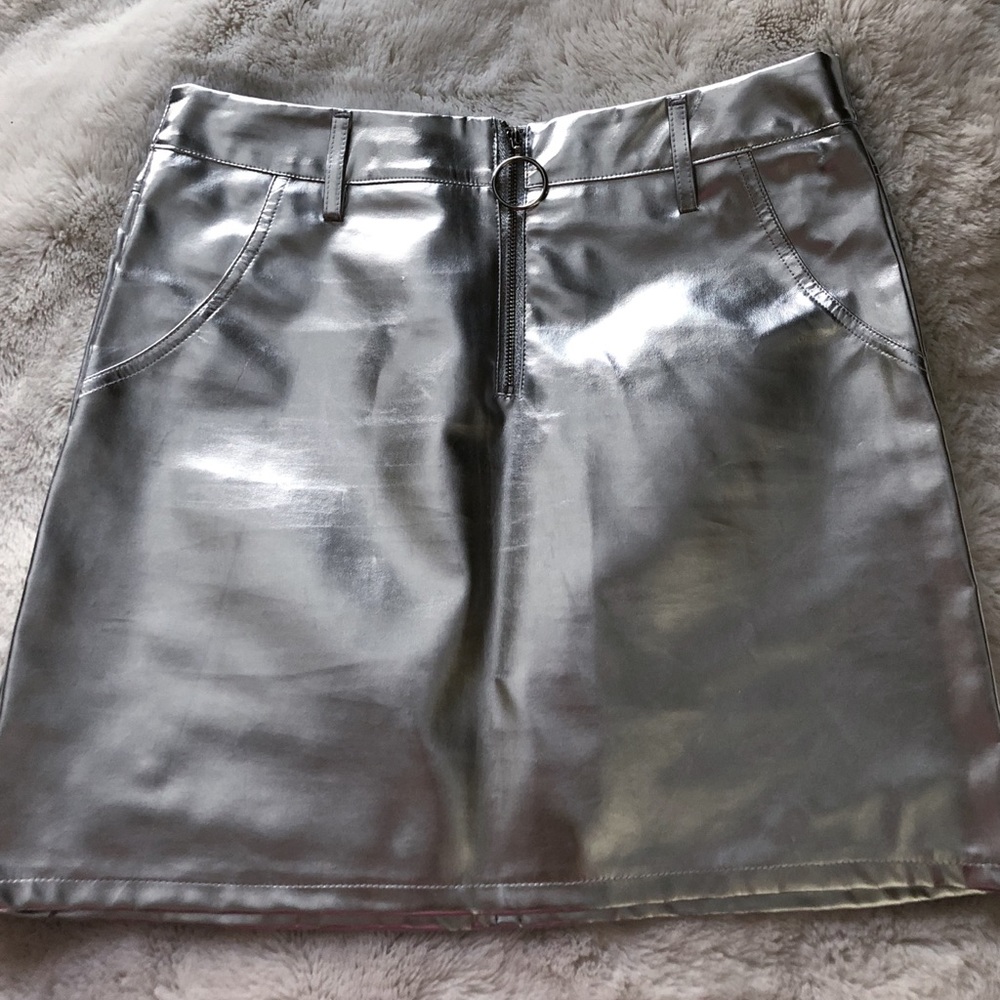 💰SOLD💰 Metallic Silver Mini Skirt
